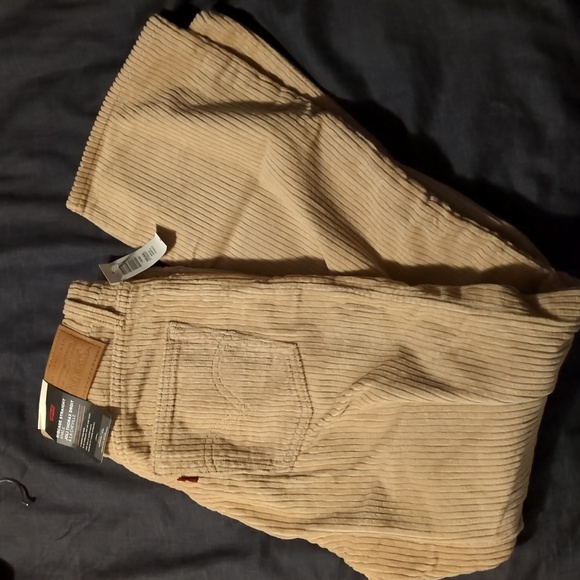 NWT Levi's Corduroy pants - Picture 4 of 4